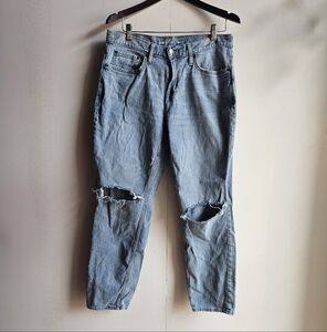 Old Navy Athletic Taper Built-In Flex Distressed Jeans in 34x32